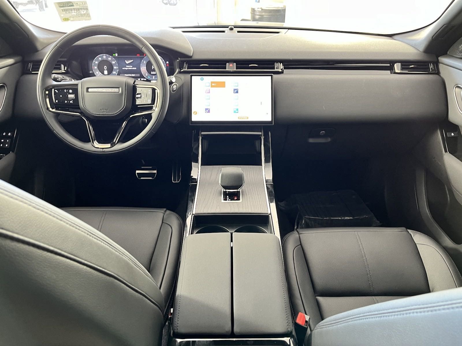 Used 2025 Land Rover Range Rover Velar Dynamic SE image 13