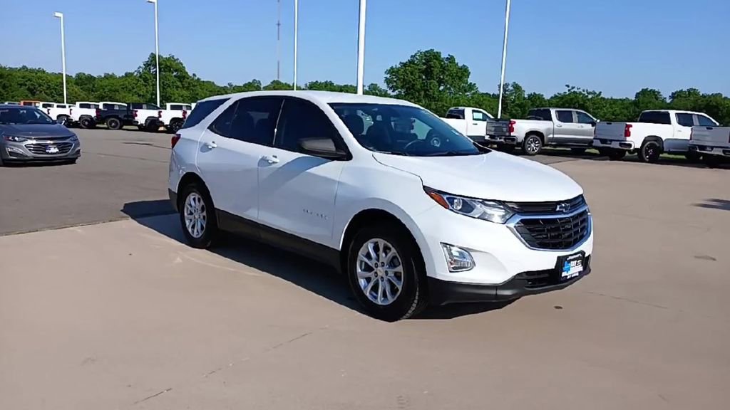 Used 2019 Chevrolet Equinox LS w/ LS Convenience Package FWD image 2