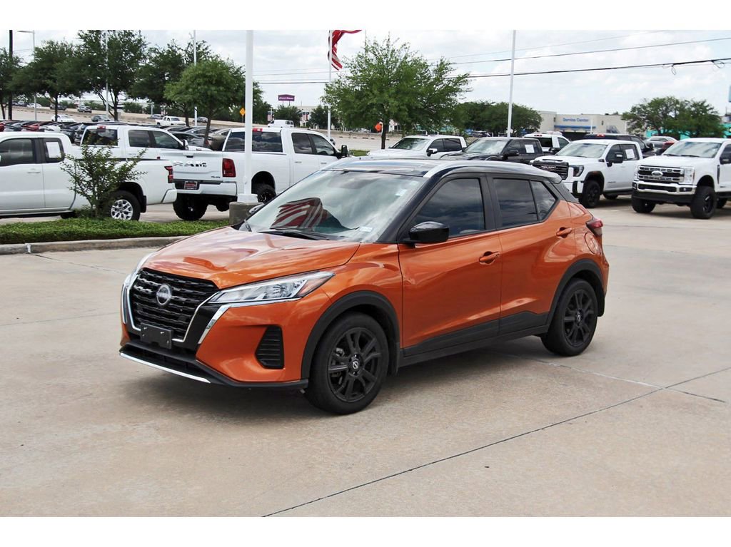 Used 2024 Nissan Kicks SV image 2