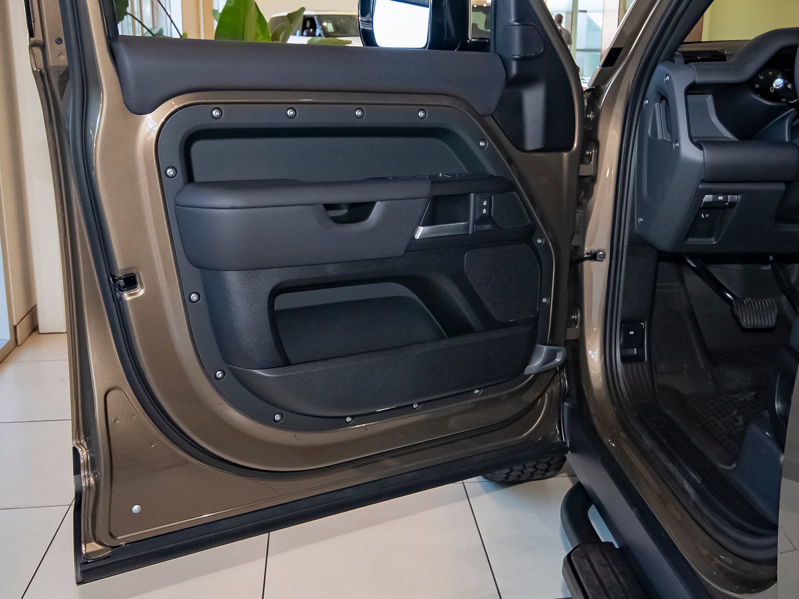 New 2026 Land Rover Defender 110 X-Dynamic SE AWD/4WD image 43
