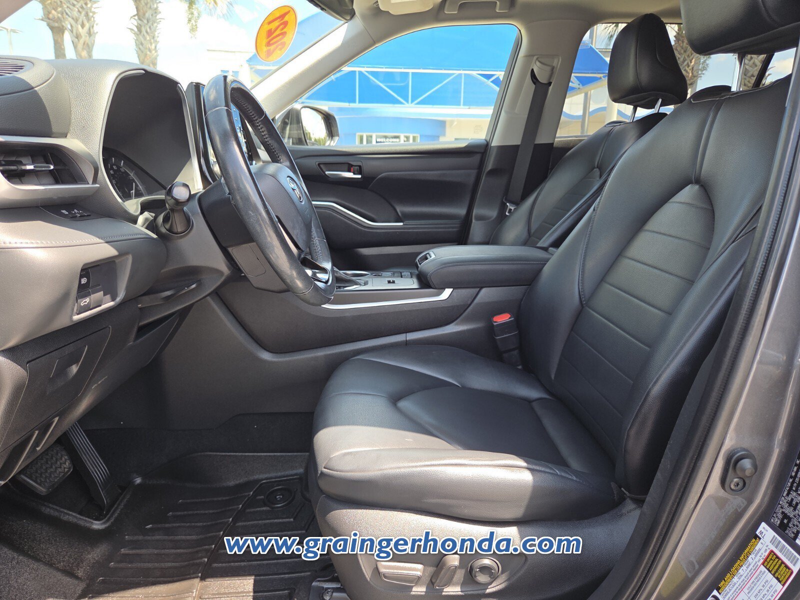 Used 2021 Toyota Highlander XLE FWD image 9