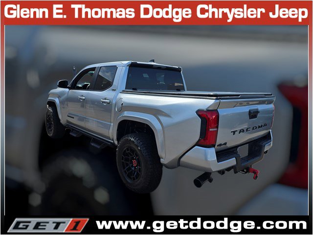 Used 2025 Toyota Tacoma SR5 AWD/4WD image 9