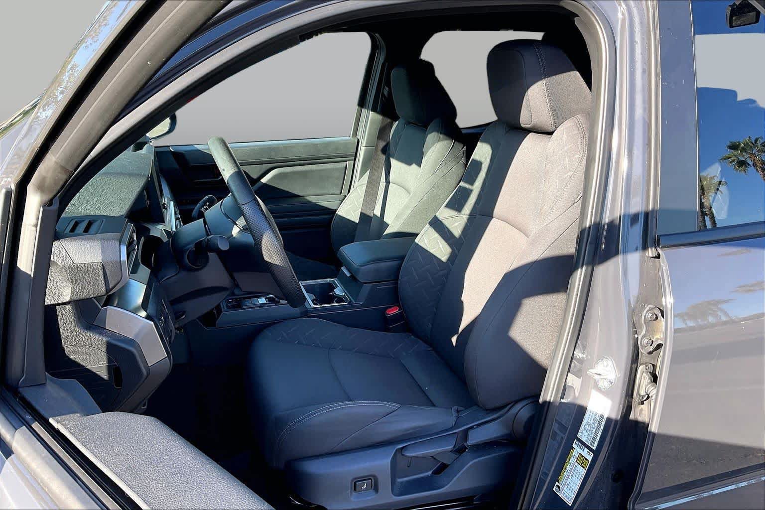 Certified 2025 Toyota Tacoma SR5 AWD/4WD image 7