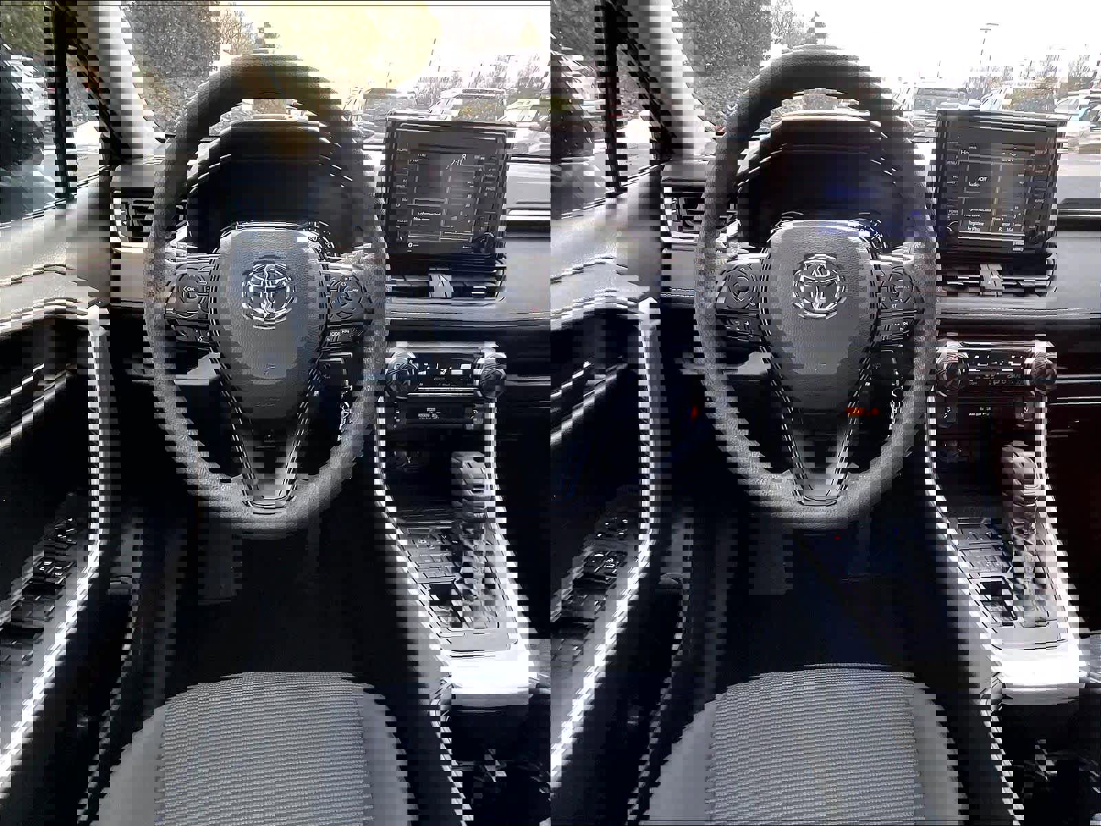 Used 2022 Toyota RAV4 LE image 17