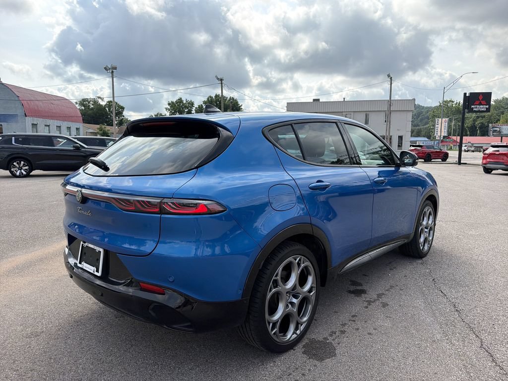 Used 2025 Alfa Romeo Tonale w/ Premium Package AWD/4WD image 4