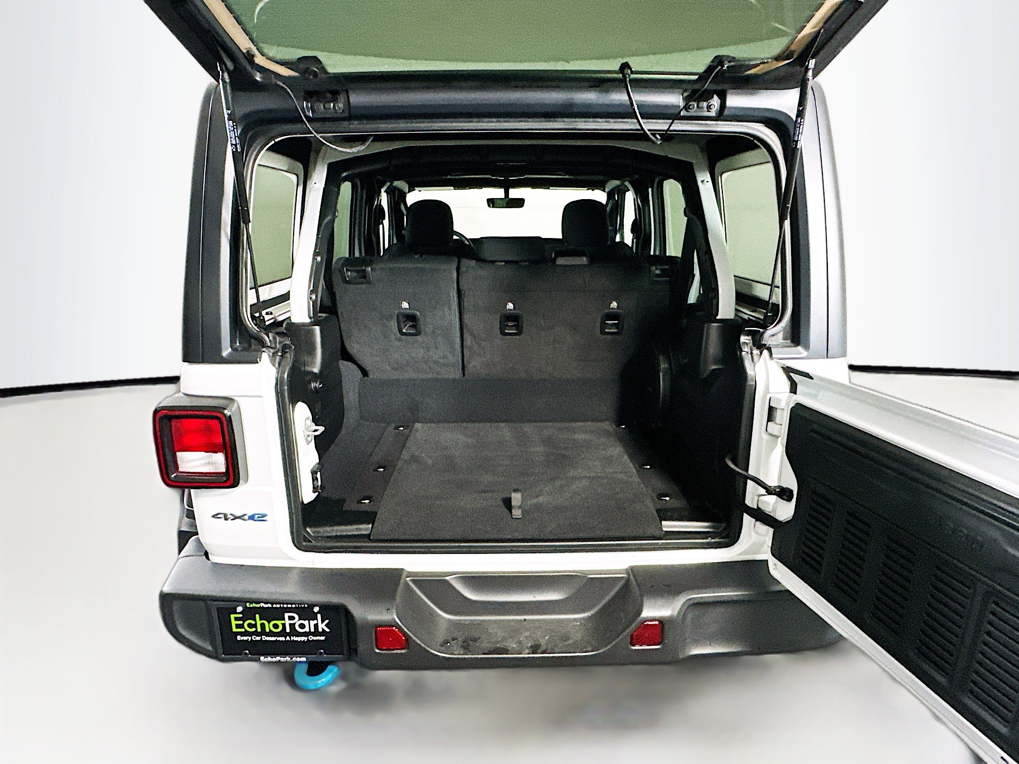 Used 2023 Jeep Wrangler Unlimited w/ Cold Weather Group image 29