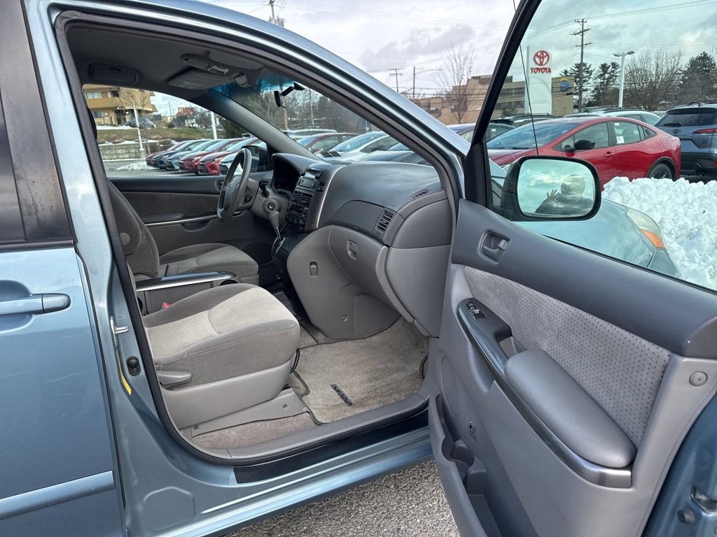 Used 2009 Toyota Sienna LE image 7
