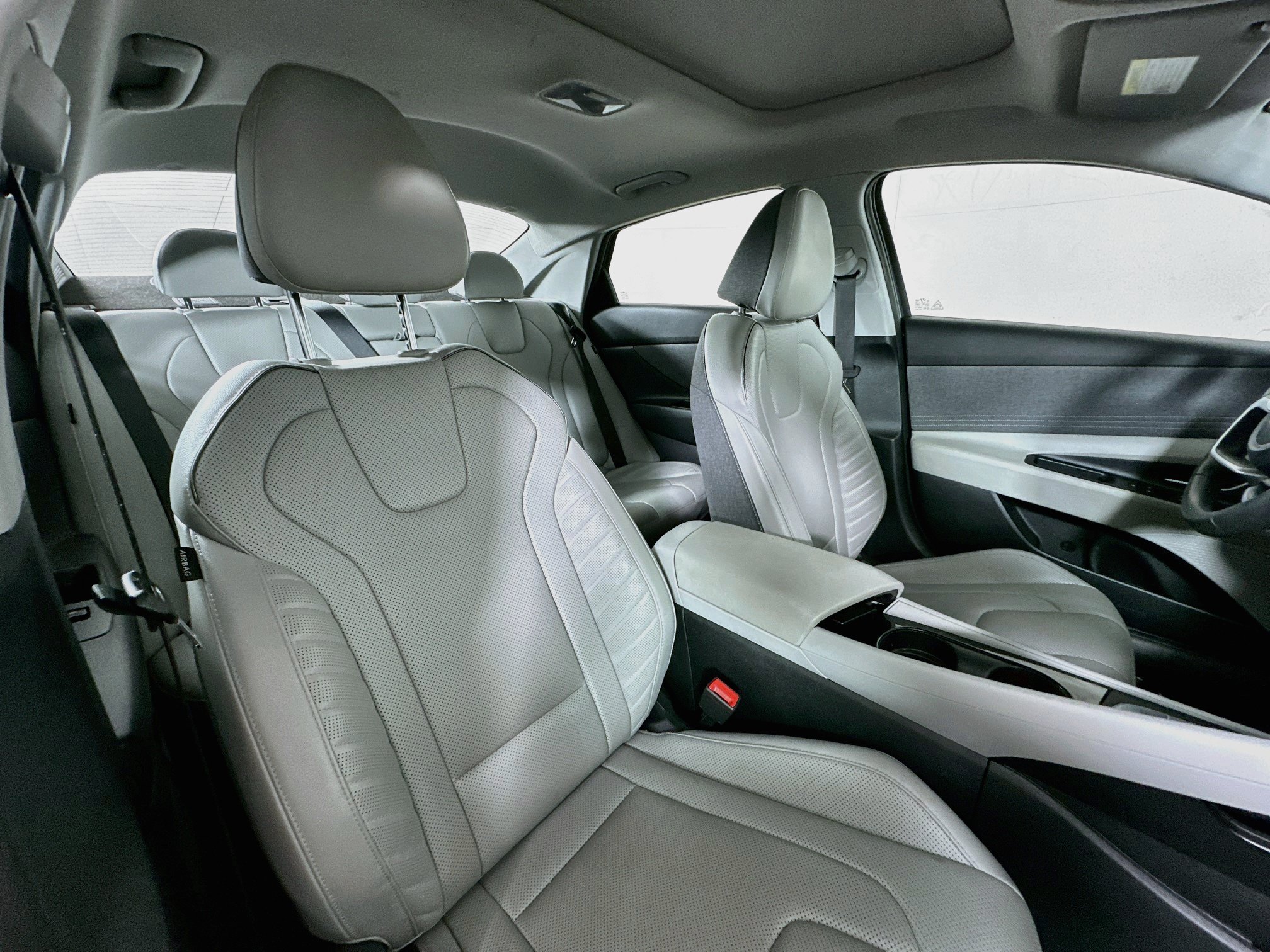 Certified 2024 Hyundai Elantra Limited FWD image 28