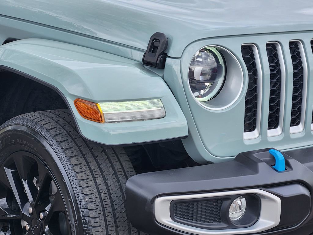 Used 2023 Jeep Wrangler Unlimited Sahara w/ Cold Weather Group AWD/4WD image 28