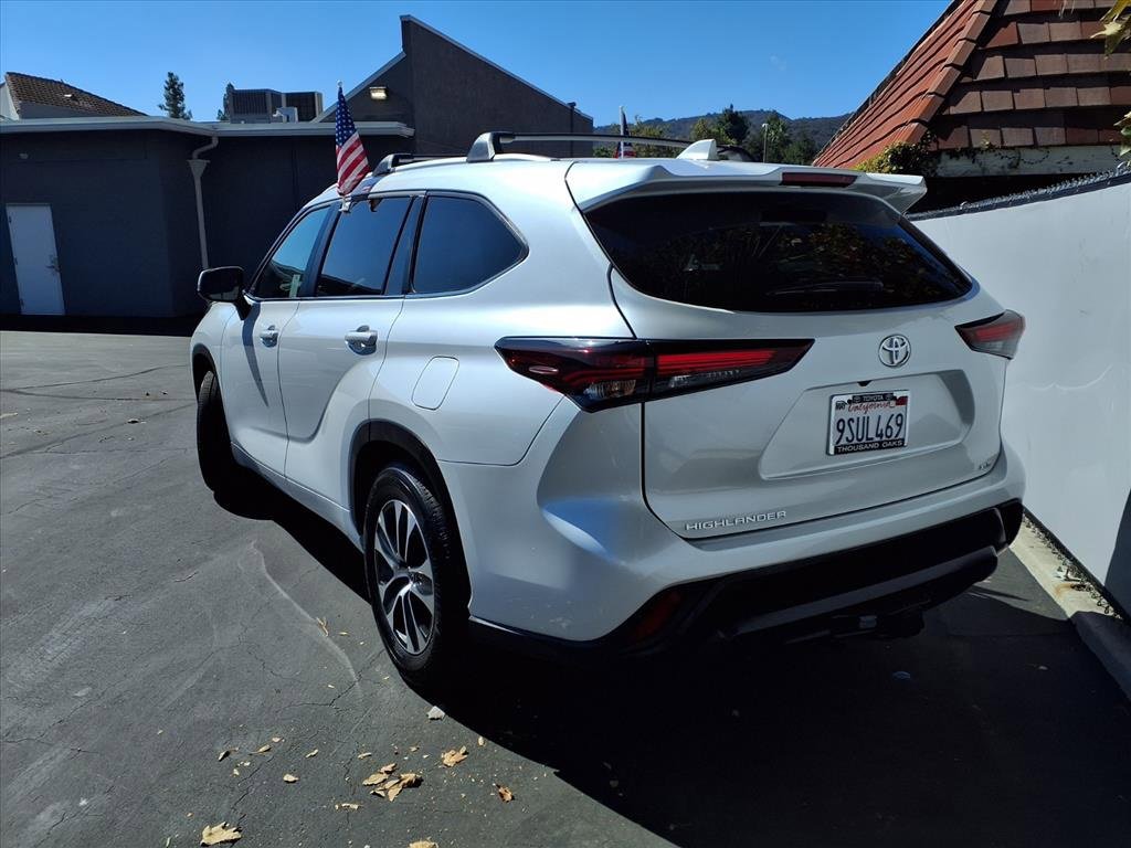 Certified 2025 Toyota Highlander XLE image 6