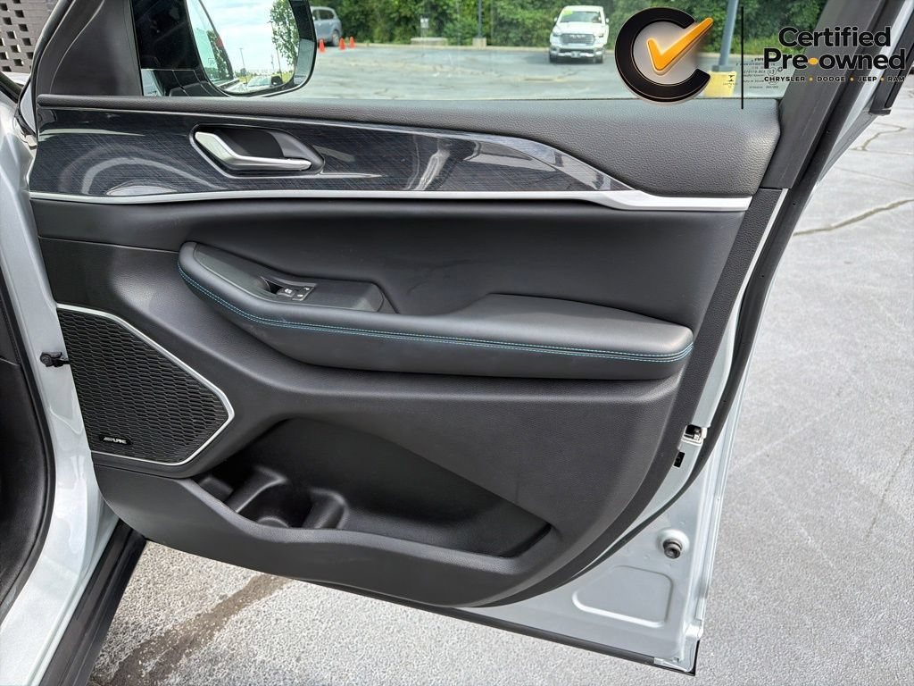 Used 2022 Jeep Grand Cherokee Trailhawk AWD/4WD image 35