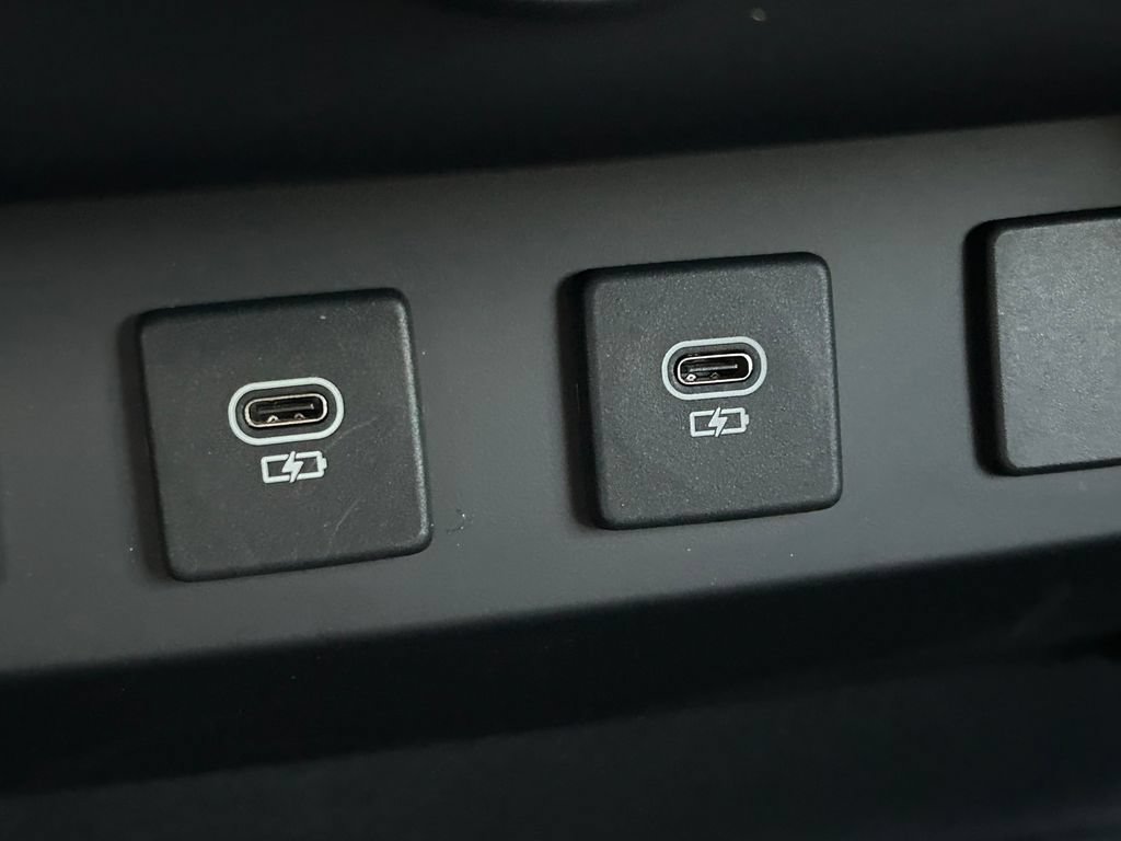 Used 2024 Land Rover Defender 130 Outbound AWD/4WD image 21