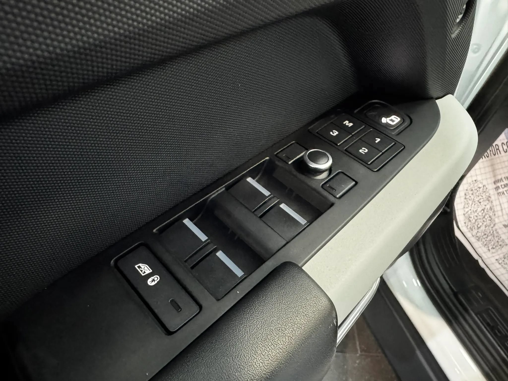 Used 2020 Land Rover Defender 110 HSE AWD/4WD image 27