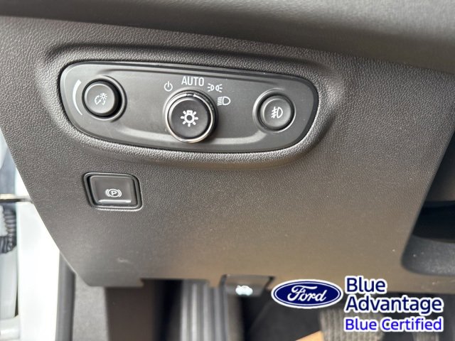 Used 2023 GMC Terrain SLT image 17