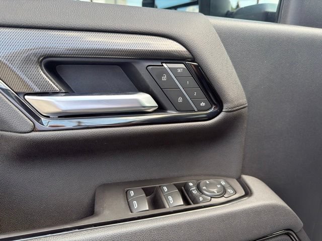 Used 2025 GMC Sierra 2500 AT4 w/ AT4 Premium Plus Package AWD/4WD image 16