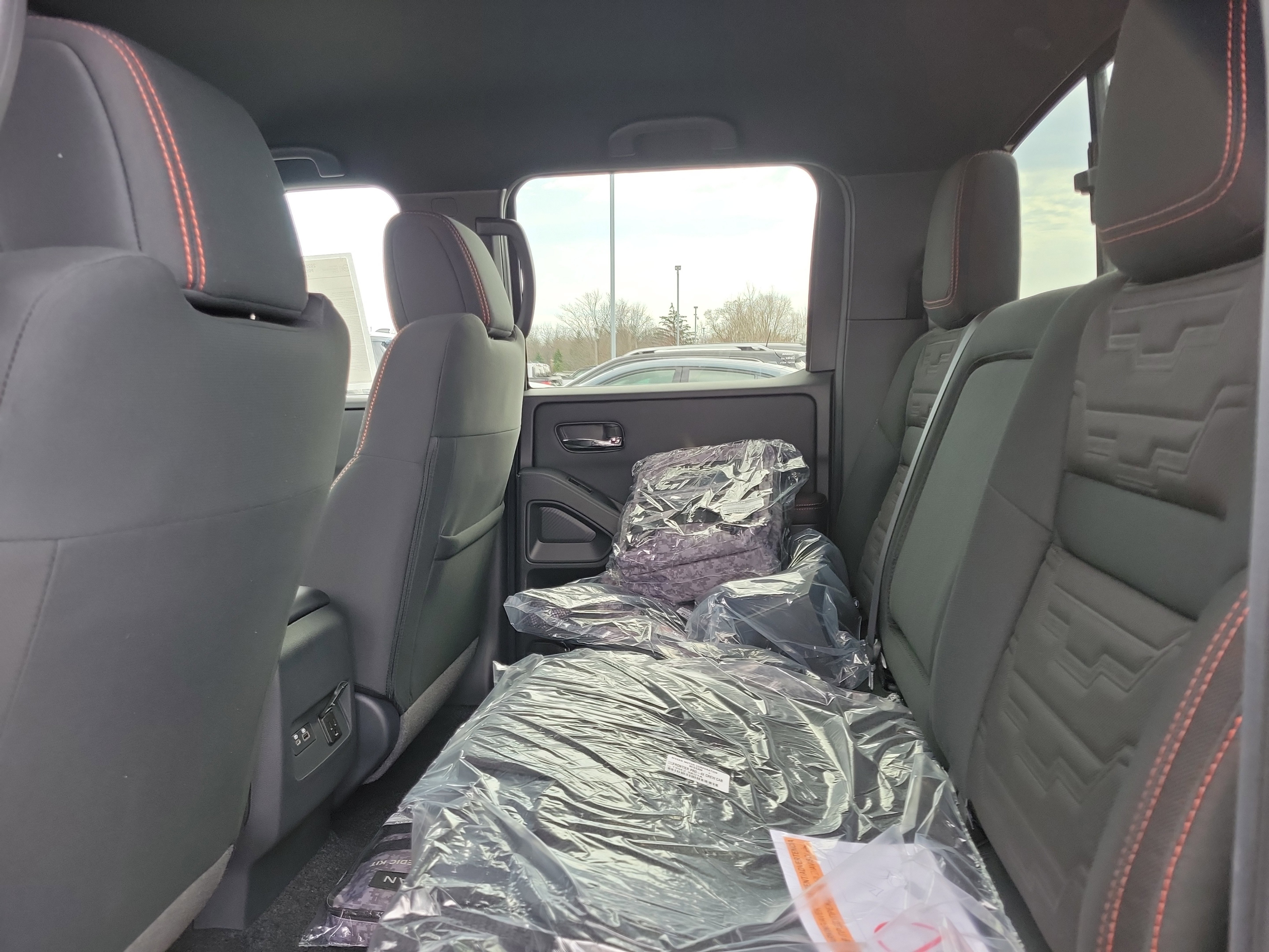 Used 2025 Nissan Frontier PRO-4X w/ Pro Convenience Package AWD/4WD image 11