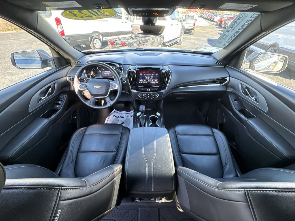 Used 2023 Chevrolet Traverse LT w/ Rear Camera Mirror Package image 21