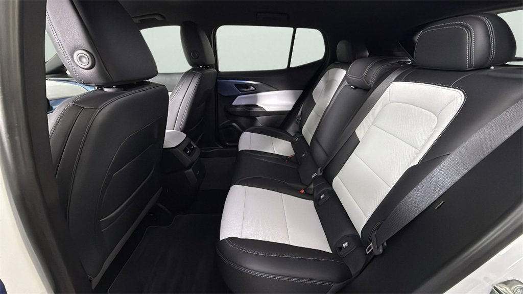 Used 2025 Chevrolet Equinox EV LT image 27