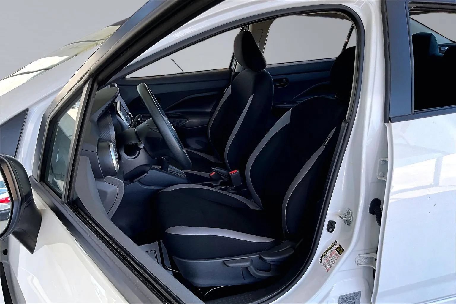 Used 2025 Nissan Versa S FWD image 18