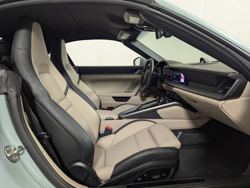 Used 2025 Porsche 911 Carrera image 21