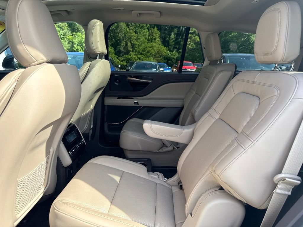 Used 2022 Lincoln Aviator Reserve w/ Equipment Group 201A AWD/4WD image 14