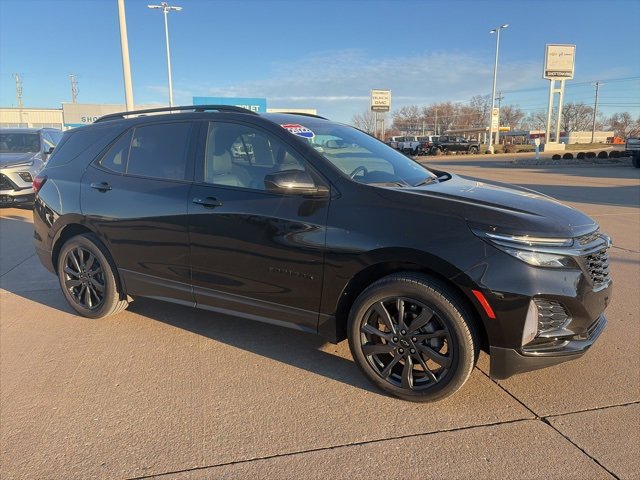 Used 2022 Chevrolet Equinox RS w/ LPO, Floor Liner Package image 1