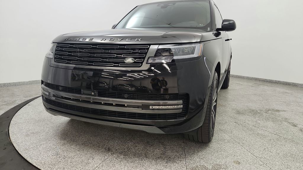 Used 2025 Land Rover Range Rover SE AWD/4WD image 12