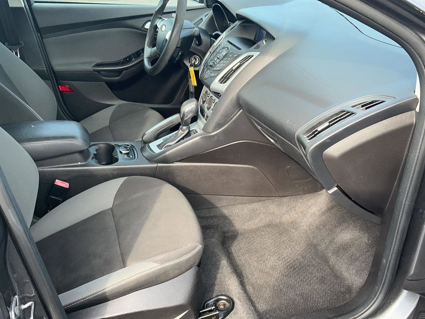 Used 2013 Ford Focus SE w/ SE Winter Pkg FWD image 28
