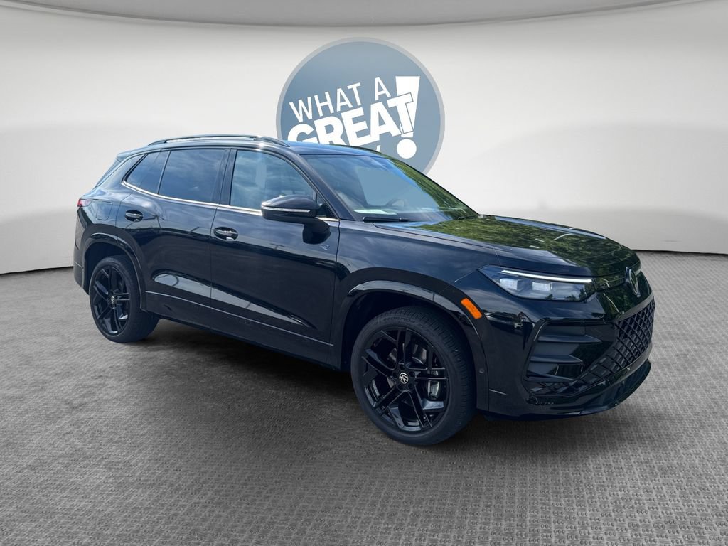 Used 2025 Volkswagen Tiguan SE R-Line