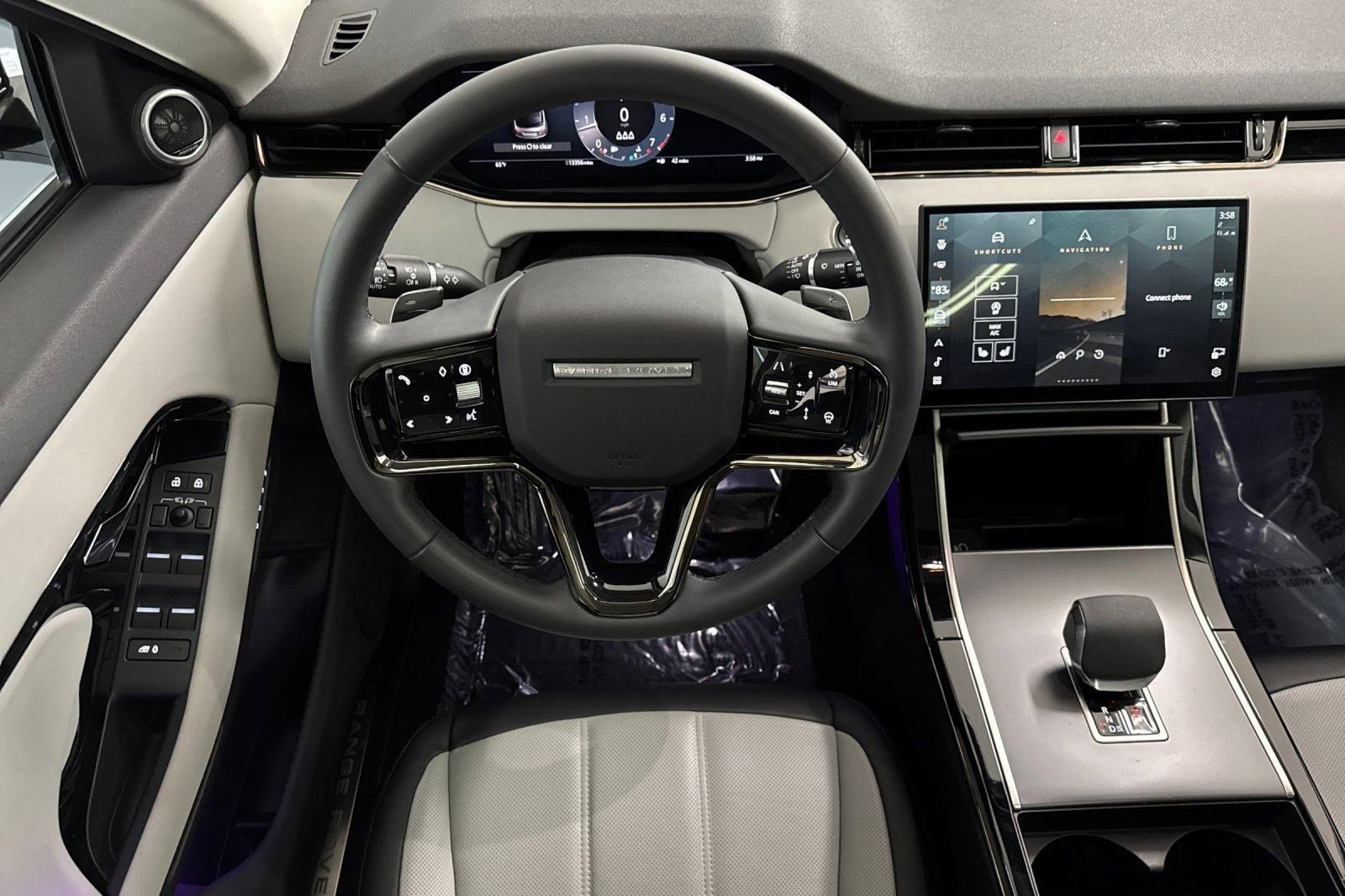 Used 2024 Land Rover Range Rover Evoque Dynamic SE image 29