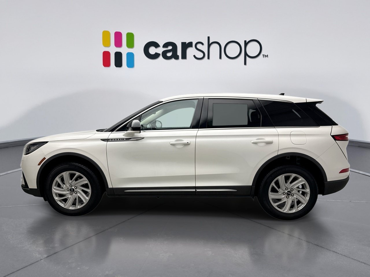 Used 2024 Lincoln Corsair AWD image 2