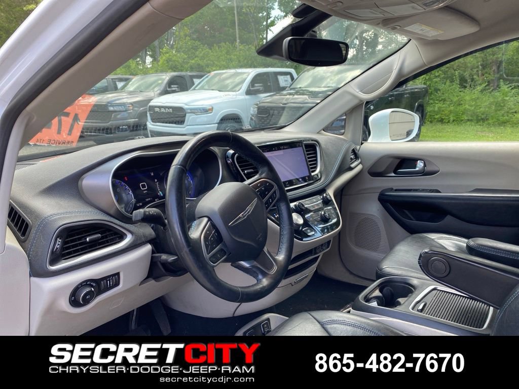 Used 2021 Chrysler Pacifica Touring-L FWD image 12