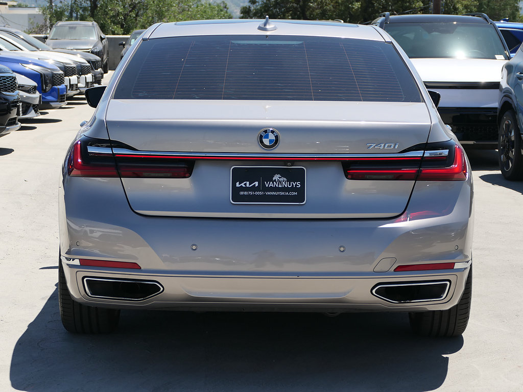Used 2020 BMW 740i w/ Premium Package RWD image 5