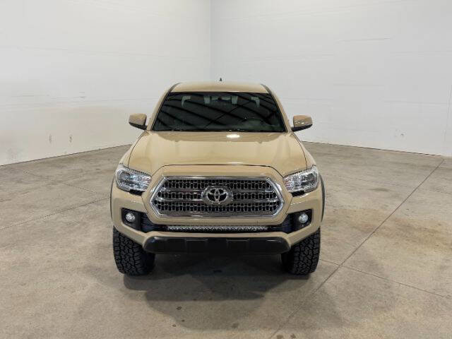 Used 2016 Toyota Tacoma TRD Off-Road w/ Towing Package image 4
