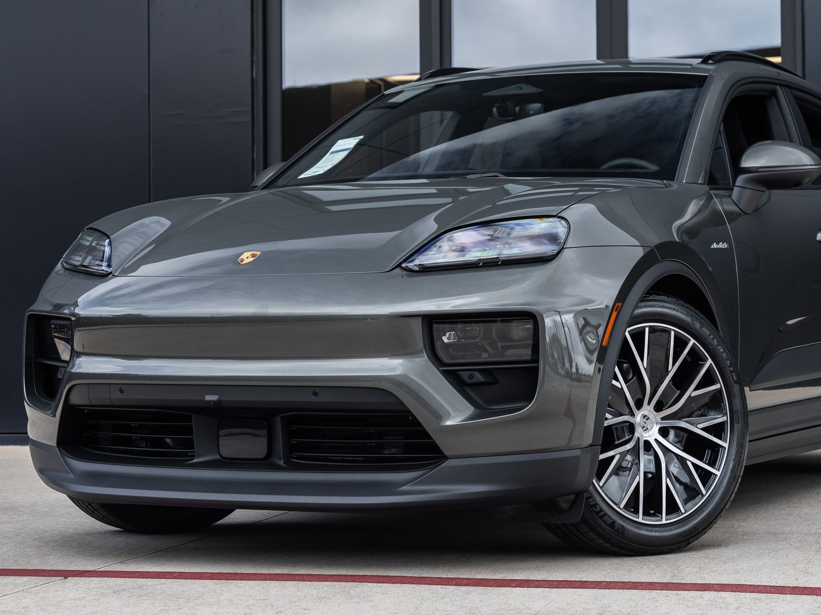 New 2026 Porsche Macan Electric RWD image 7