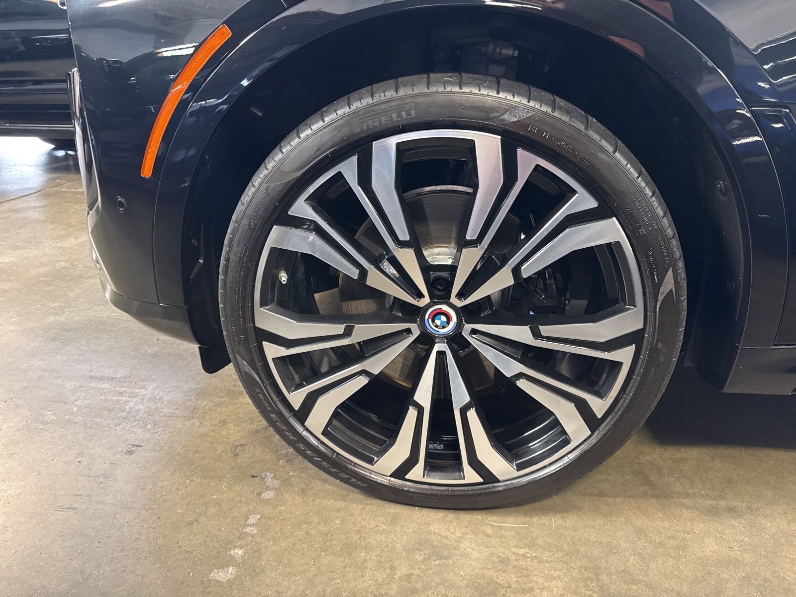 Used 2023 BMW X7 M60i w/ Executive Package image 7