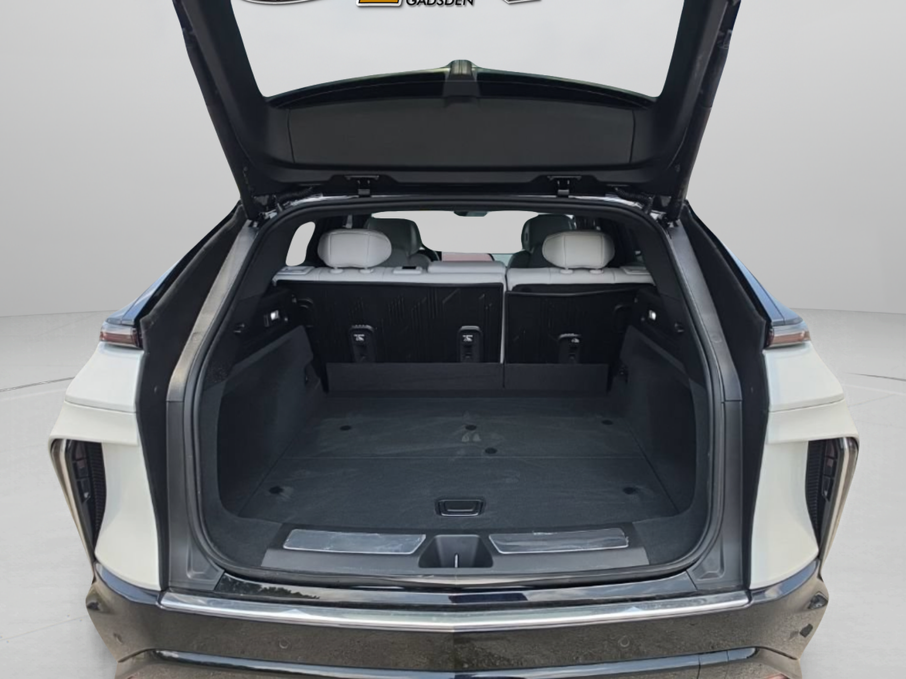 Used 2025 Cadillac Lyriq Luxury w/ LPO, Floor Liner Package AWD/4WD image 10