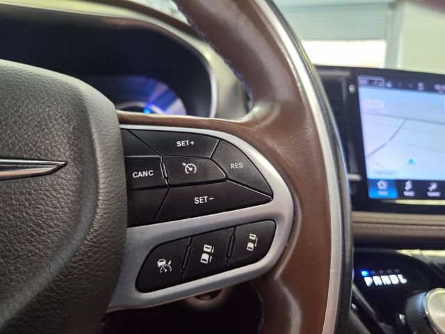 Used 2021 Chrysler Pacifica Limited w/ Uconnect Theater Family Group FWD image 28