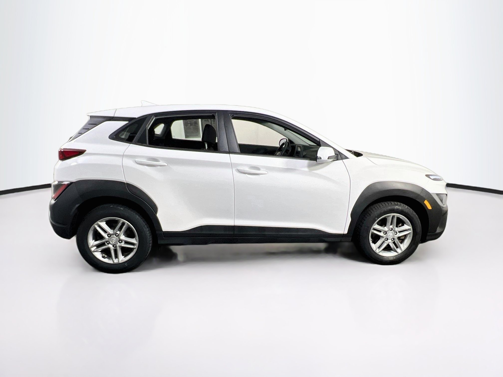 Used 2023 Hyundai Kona SE AWD/4WD image 3