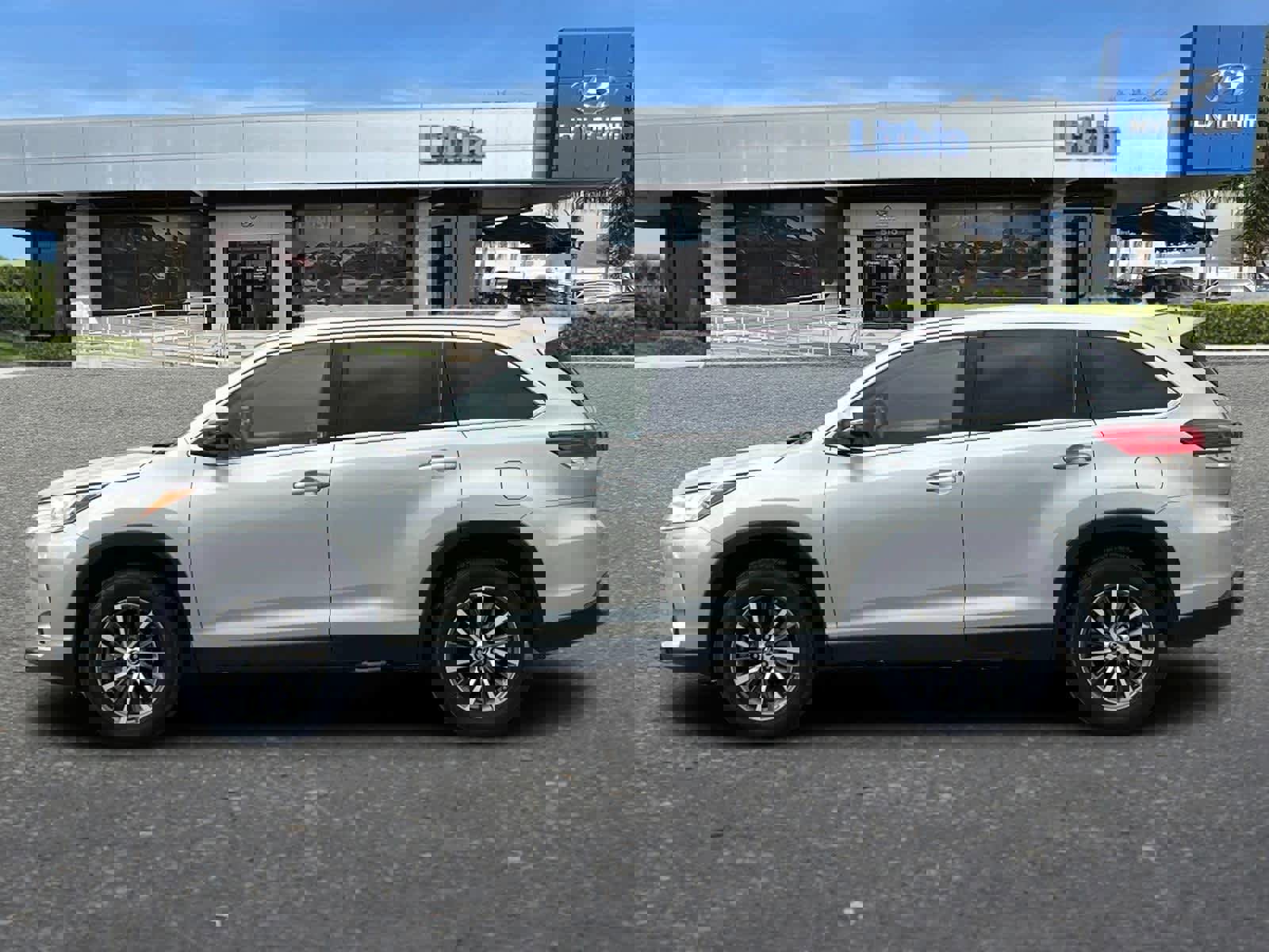 Used 2019 Toyota Highlander XLE image 5