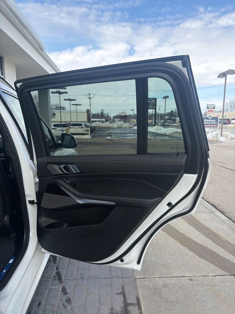 New 2026 BMW X7 xDrive40i w/ M Sport Package image 17