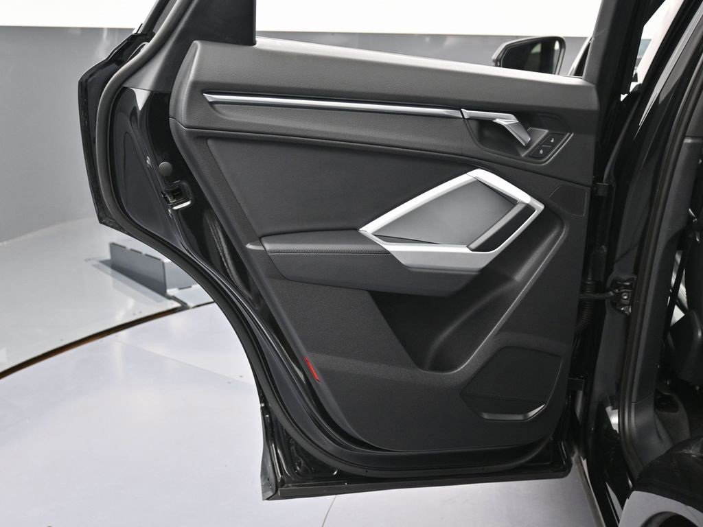 Used 2022 Audi Q3 2.0T Premium Plus w/ Premium Plus Package image 37