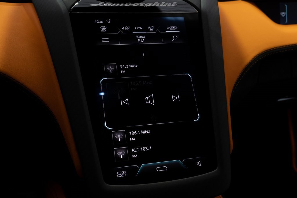 Used 2024 Lamborghini Revuelto image 32