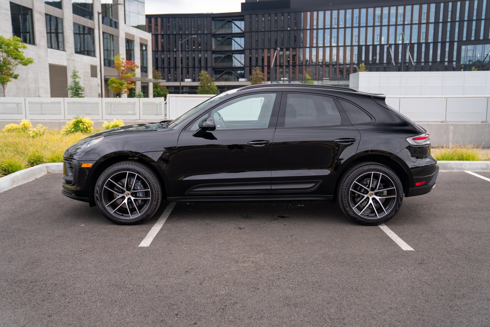 Certified 2026 Porsche Macan AWD/4WD image 2