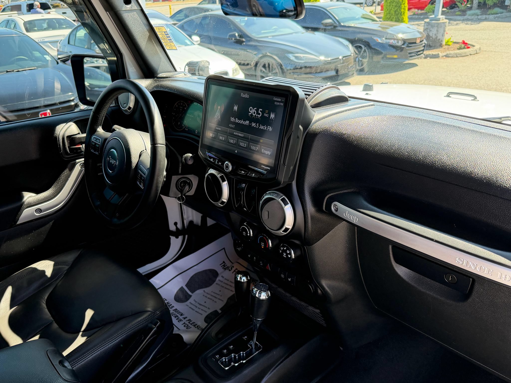 Used 2017 Jeep Wrangler Unlimited Rubicon w/ Connectivity Group AWD/4WD image 16