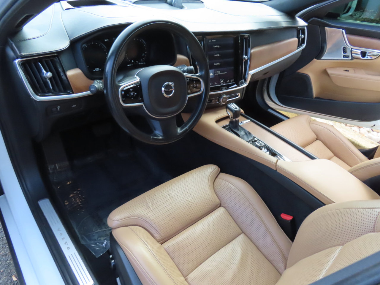 Used 2017 Volvo S90 T6 Inscription w/ Vision Package image 39
