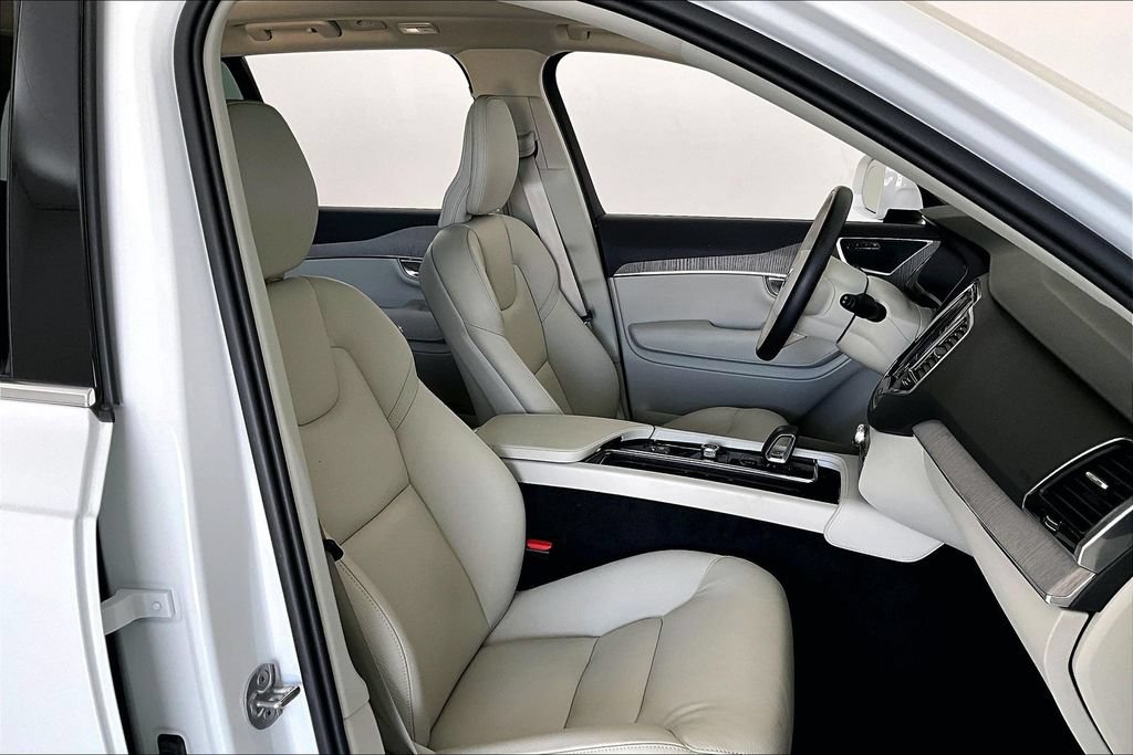 Certified 2025 Volvo XC90 B6 Plus w/ Protection Package Premier AWD/4WD image 8