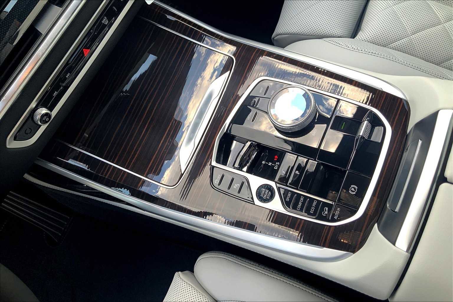 New 2026 BMW X7 xDrive40i w/ Premium Package image 8