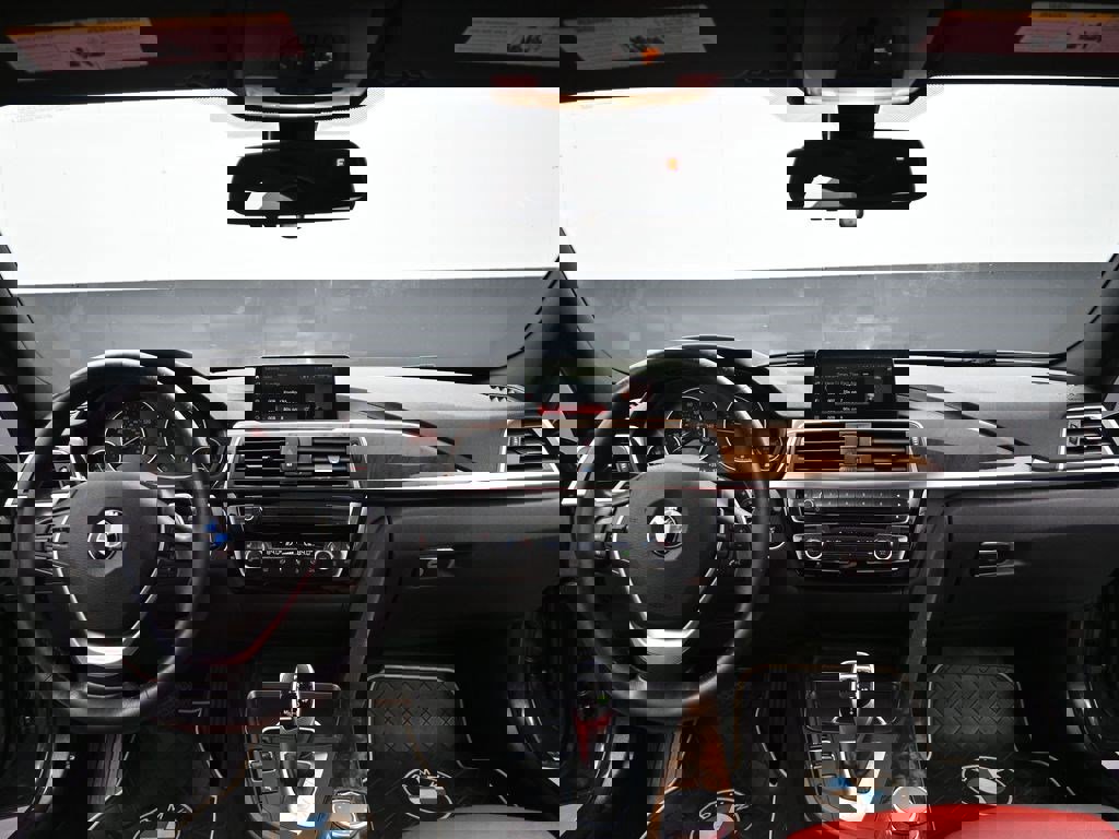 Used 2018 BMW 330i xDrive Sedan w/ Convenience Package image 12