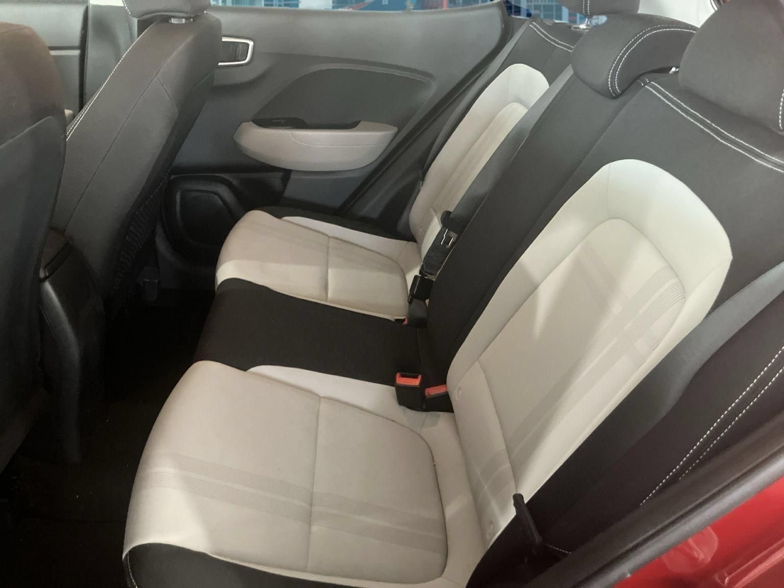 Used 2023 Hyundai Venue SEL FWD image 12